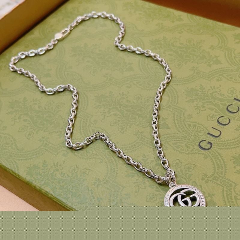 G*u*i necklaces